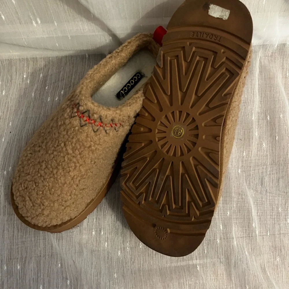 CCOCCI Tan Sherpa Platform Clogs with Red Pull Tabs - Picture 3 of 4